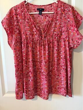 Gap women’s short sleeve shirt Large